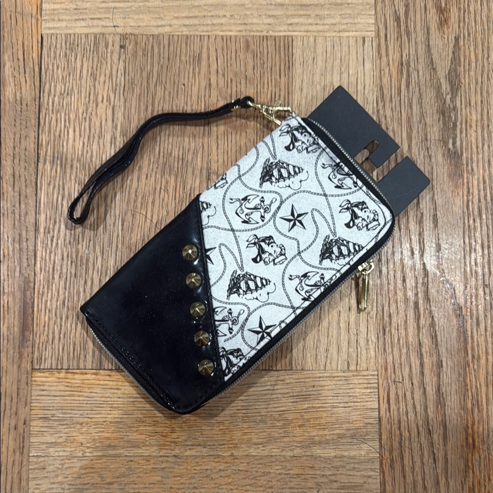 Spencer's Black and White Skull Key & Card Holder